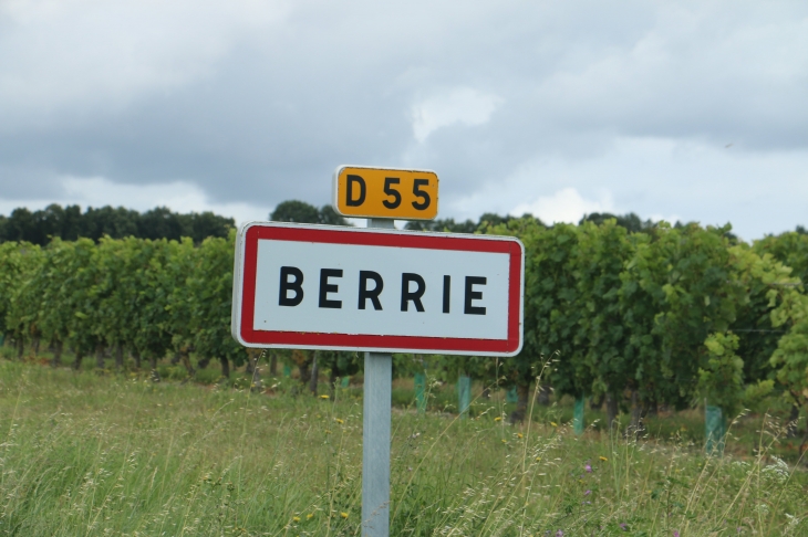 Autrefois : l'origine du nom de la commune viendrait de Béranger ou Berranger, nom des premiers seigneurs de Berrye - Berrie