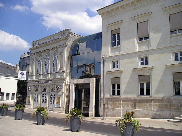 Boulevard de Blossac : le théâtre - Châtellerault