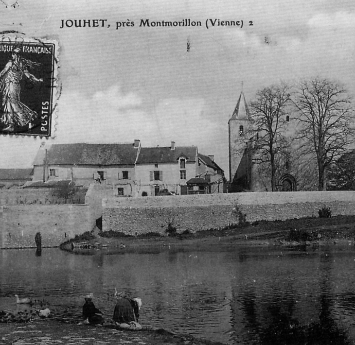Des berges de la Gartempe, l'église Notre-Dame, début XXe siècle (carte postale ancienne). - Jouhet