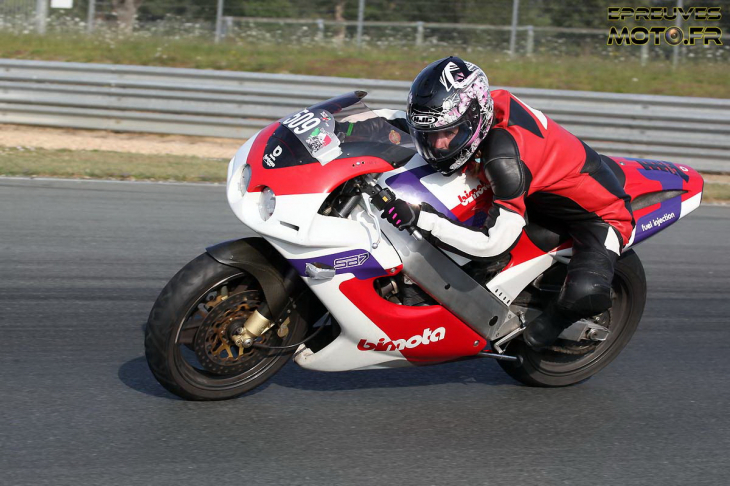 Rassemblement annuel de motos italiennes - Circuit Le Vigeant