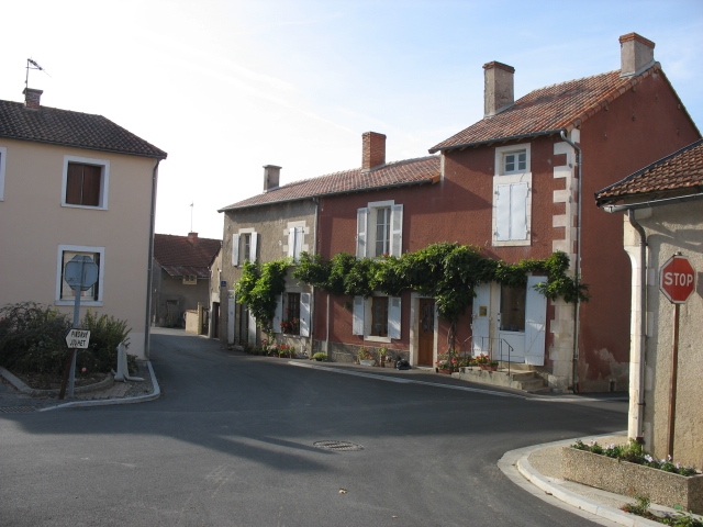 Place de L'Eglise - Leignes-sur-Fontaine