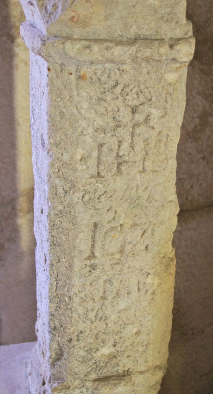 Inscriptions lapidaires. - Leignes-sur-Fontaine