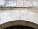 inscriptions lapidaires, datant du XVIe siècle-autour-du-portail-de-l-eglise