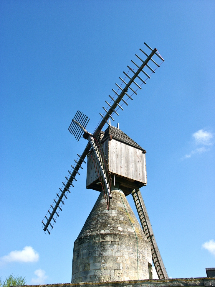 Le moulin à vent de la butte du Puy-d'Ardanne. - Loudun
