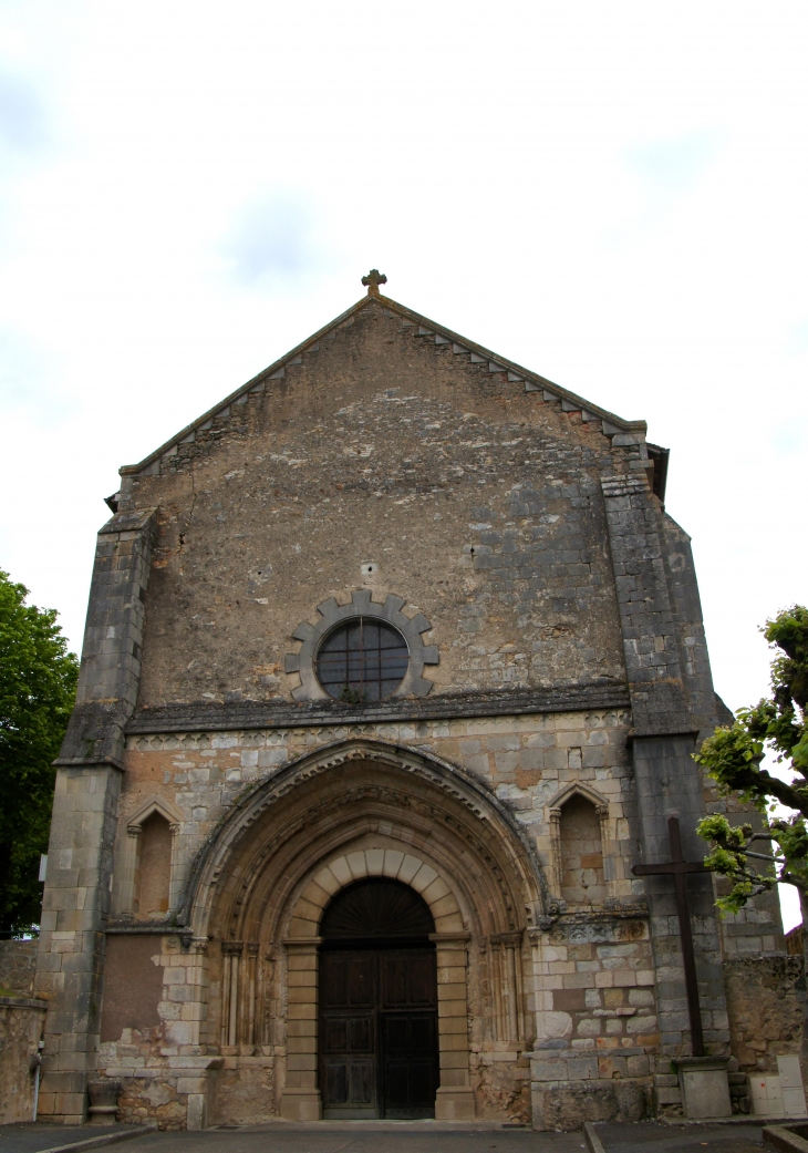 La façade occidentale de l'église Notre-Dame du XIe siècle. - Montmorillon