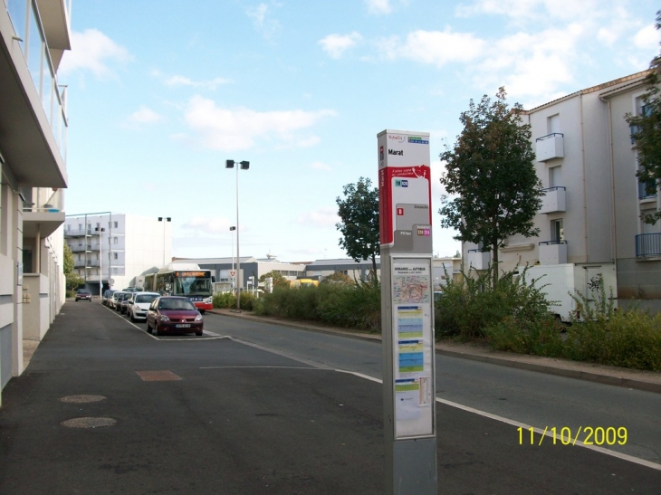 Arrêt de bus Vitalis Marat, situé au niveau du 10 Boulevard Marat. - Poitiers