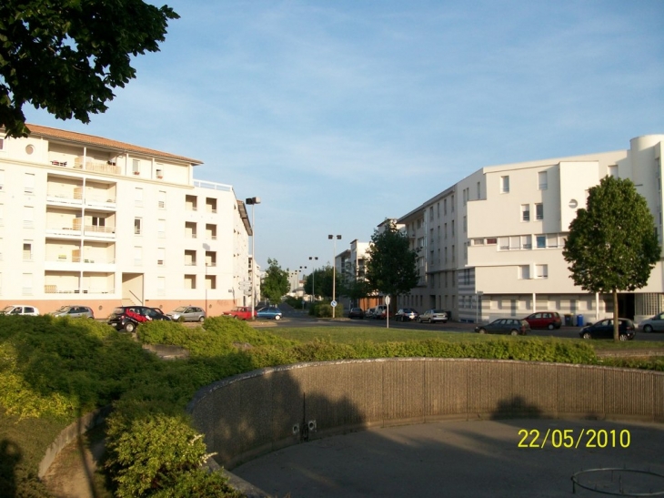 Vue de l'extrémité sud-est de l'avenue LePelletier. - Poitiers