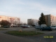 Cité universitaire Descartes du CROUS de Poitiers. Vue du parking.