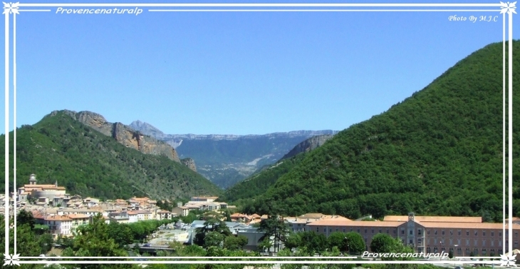 Vue de Digne les Bains depuis l'ancien Hôpital - Digne-les-Bains