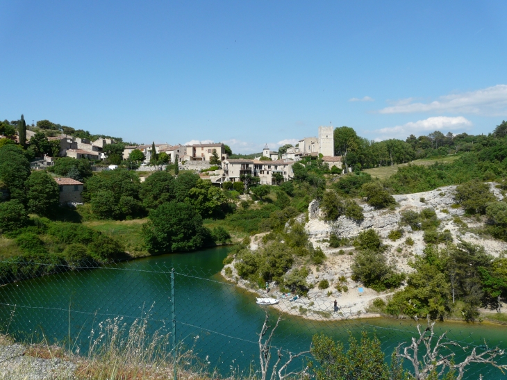 Le village  Crédit : André Pommiès - Esparron-de-Verdon