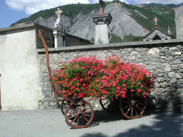 Chariot Fleurit - Faucon-de-Barcelonnette
