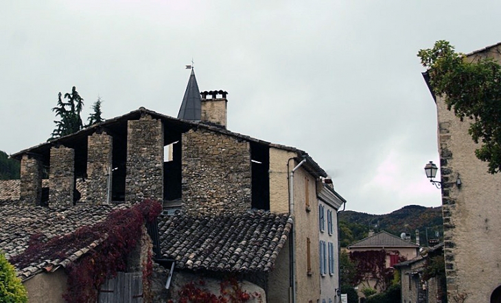Vue sur les toits - Le Chaffaut-Saint-Jurson