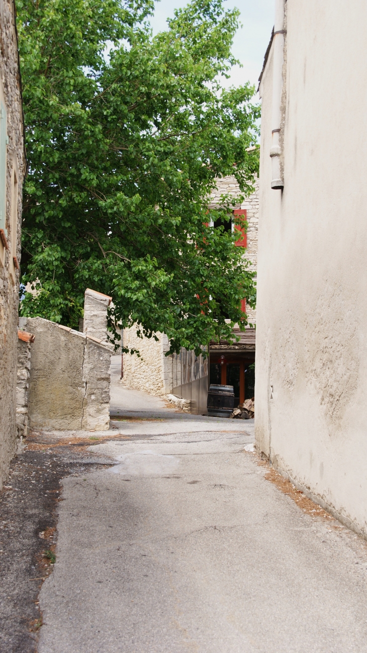 Photo à Montfuron (04110) Montfuron, 144074