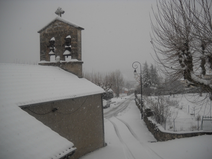Eglise du village sous la neige de février - Montlaux