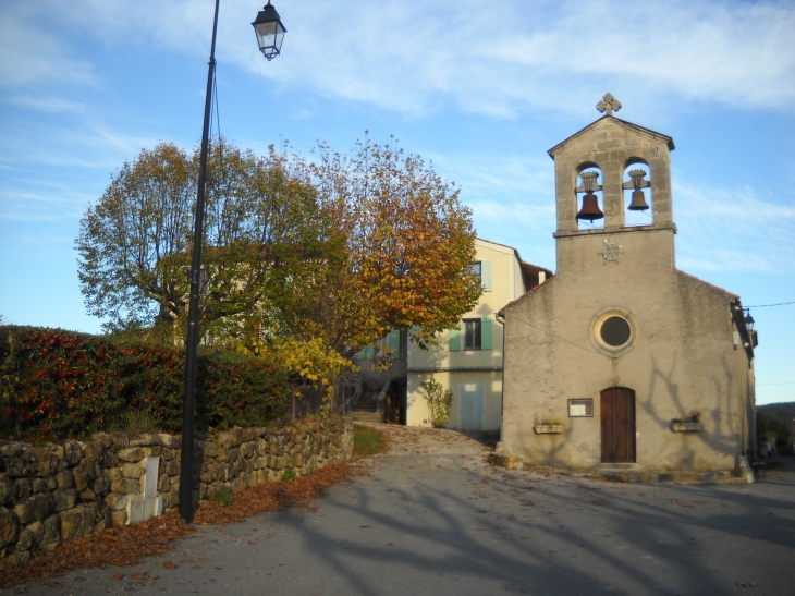 Petite Eglise de Montlaux a l'automne