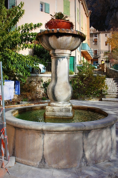 Fontaine à Moustiers Ste Marie - Moustiers-Sainte-Marie