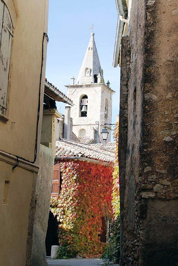 Vers l'église - Saint-Étienne-les-Orgues