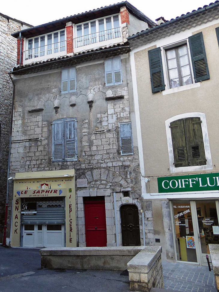 Le vieux Sisteron  fontaine : rue du Glissoir