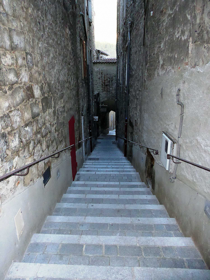 Andrône : passage entre deux rues - Sisteron