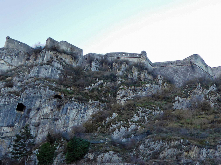 La citadelle au dessus de la ville - Sisteron
