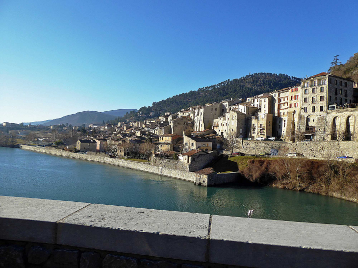 La ville vue de l'autre rive de la Durance - Sisteron