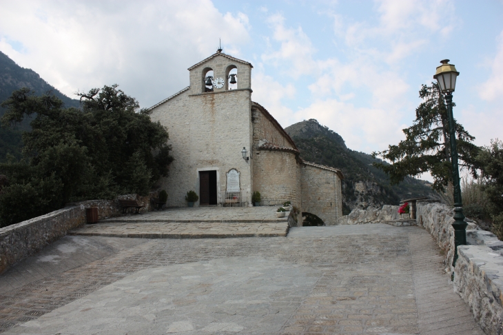 Place de l'église de Bairols