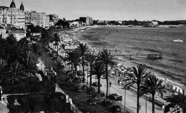 La promenade de la Croisette et les grands Hôtels, vers 1930 (carte postale ancienne). - Cannes