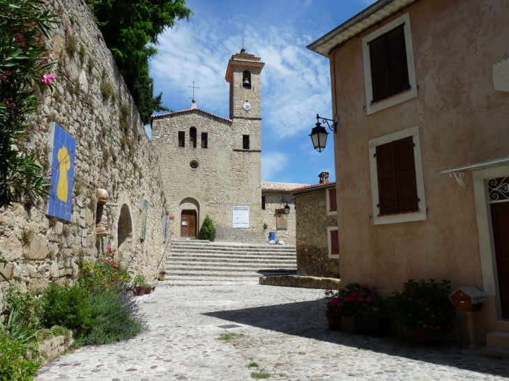 La place Félix Giordan et l'église Saint Jean Baptiste - Coaraze