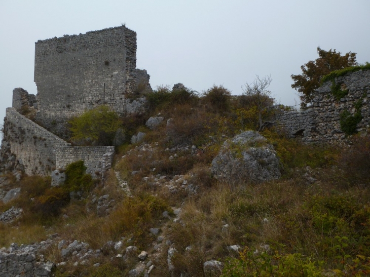 Gréolières  ruine du château