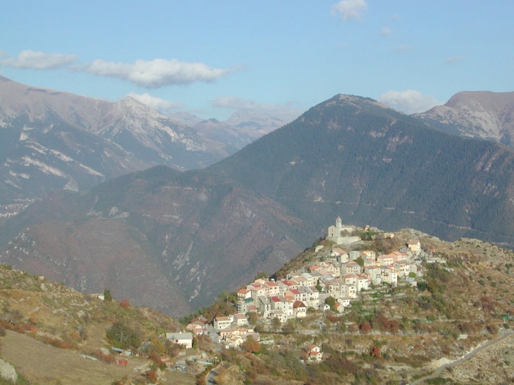 Ilonse vu depuis la route du col de la Sine