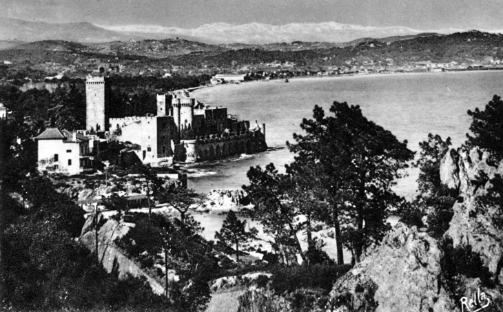 La Corniche d'Or.  Le Château de la Napoule et la chaîne des Alpes, vers 1910 (carte postale ancienne). - Mandelieu-la-Napoule