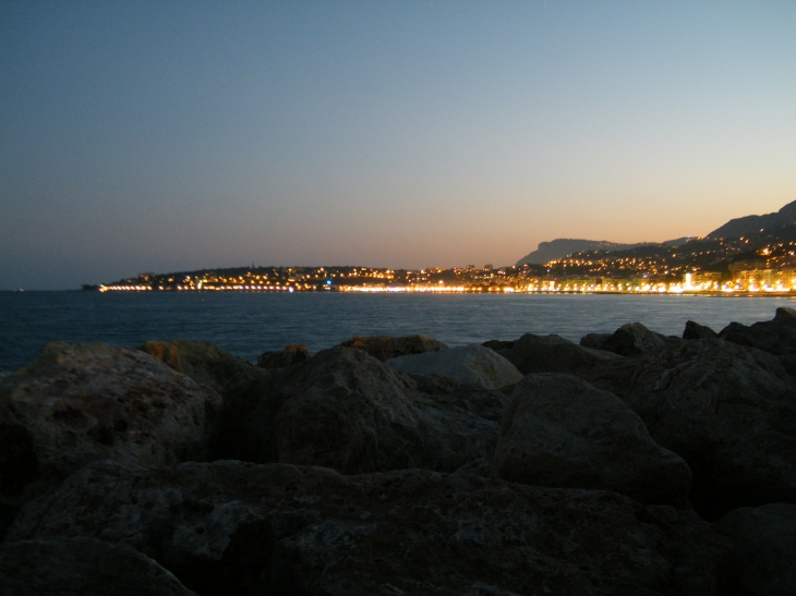 La côte sous les lumières - Menton