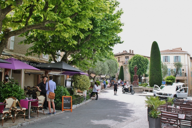  - Mougins