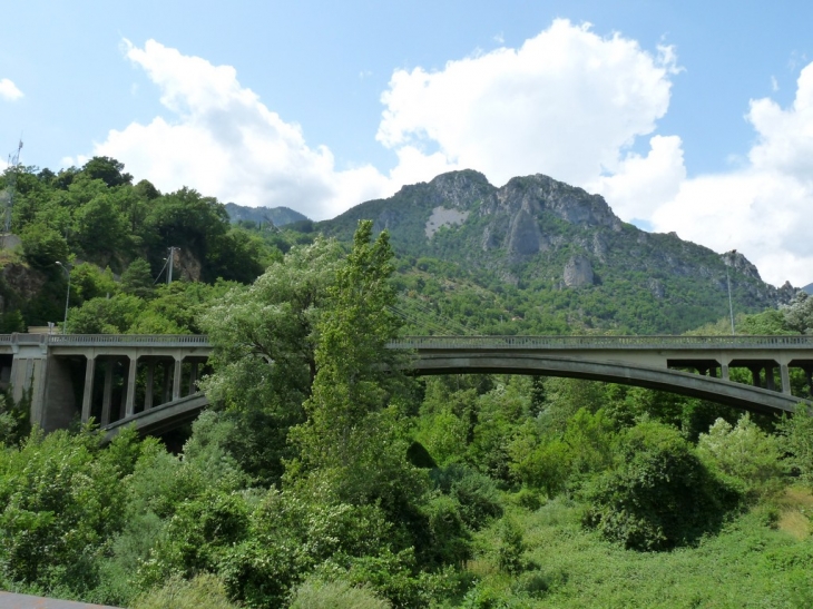 Pont routier sur la Vésubie - Roquebillière