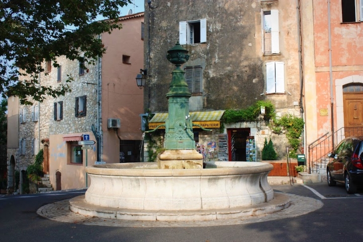Fontaine à Saint Cézaire sur Siagne - Saint-Cézaire-sur-Siagne
