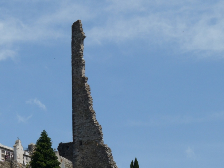 Les ruines du chateau - Tende