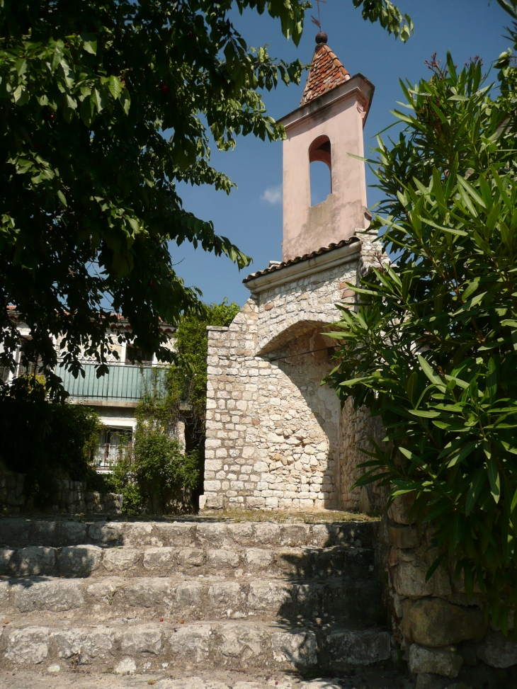 Le clocher seul vestige de la chapelle des pénitents blans - Tourrette-Levens