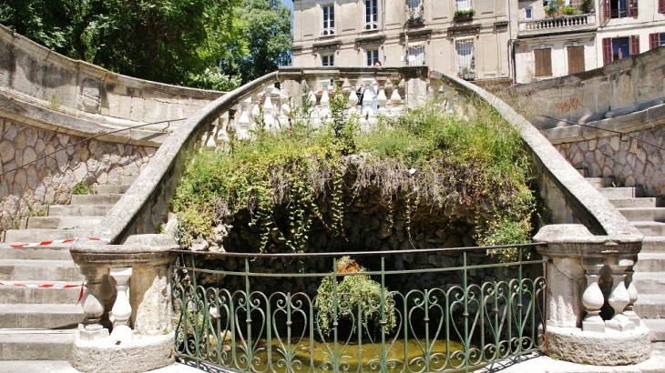 Le Parc ( Fontaine ) - Arles
