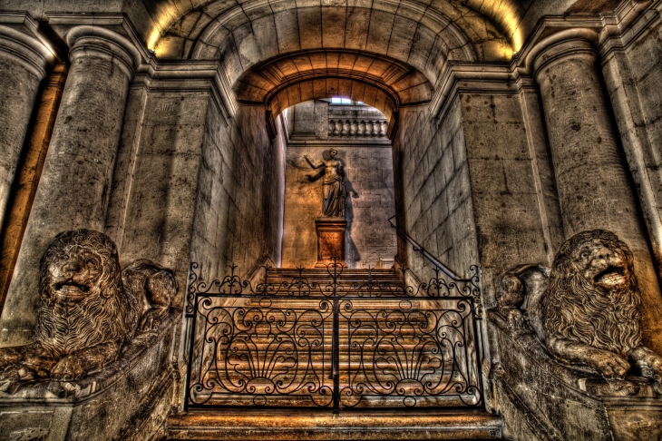 Photo HDR - L'escalier d'honneur de l'Hôtel de ville d'Arles