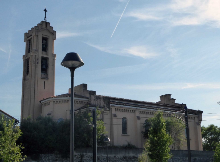 Le Charrel : l'église - Aubagne