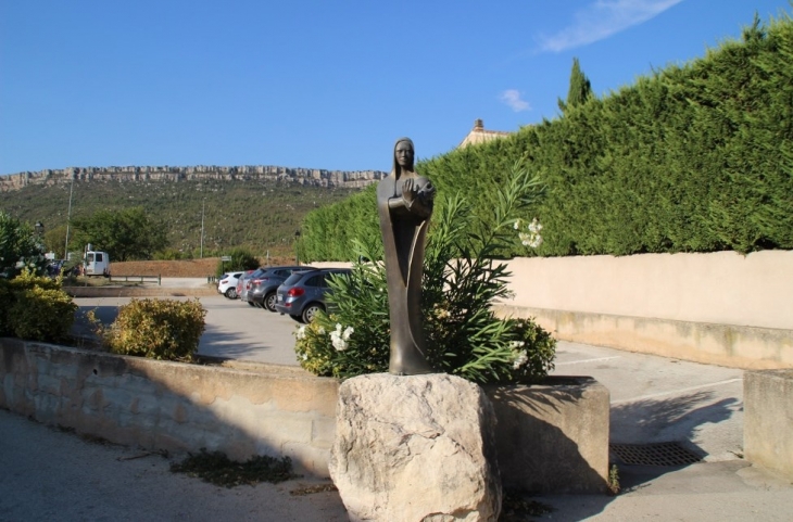 Sculpture - Châteauneuf-le-Rouge