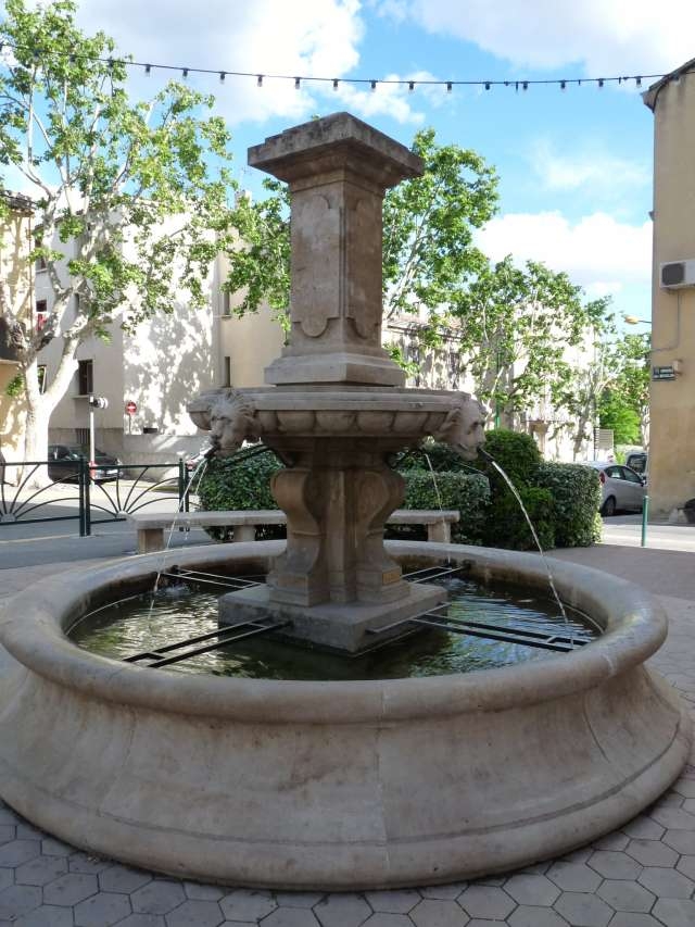 Fontaine aux lions - La Fare-les-Oliviers