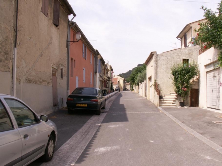 Rue de Calès - Lamanon