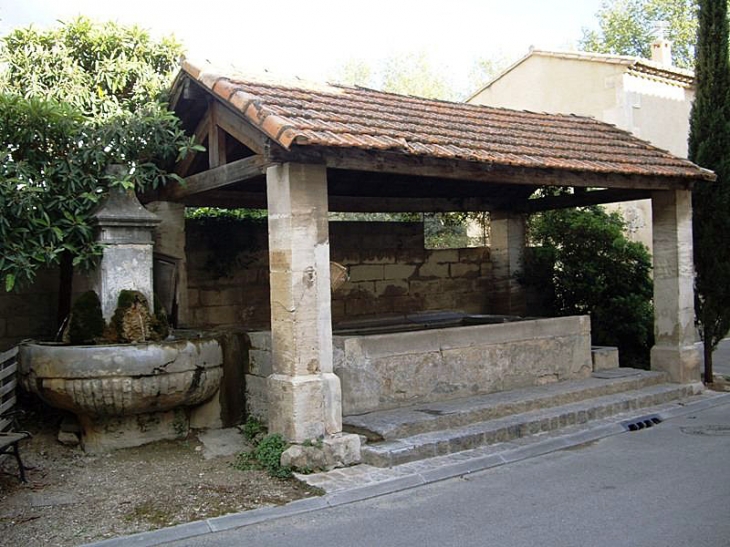 Fontaine et abreuvoir - Maussane-les-Alpilles