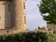 Vue latérale d'une tour du château 