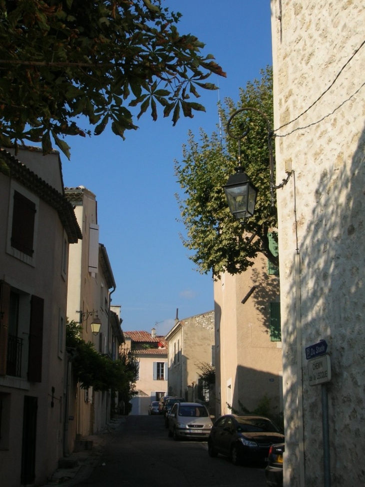 Une rue typique de st cannat - Saint-Cannat