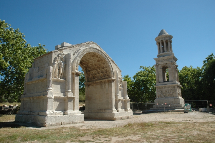 Arc de Triomphe & Mosolée - Saint-Rémy-de-Provence