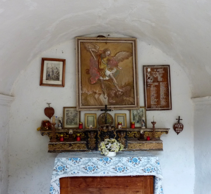 Peintures de la chapelle au clocher lyre en bois  - Ceillac