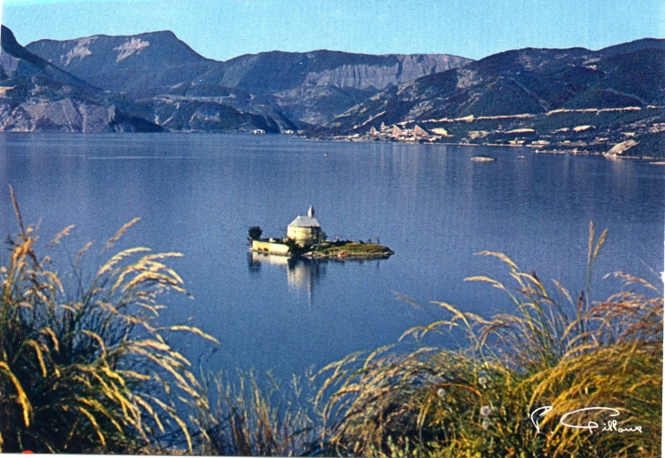 Lac de Serre-Ponçon. La Chapelle Saint-Michel (carte postale de 1980) - Embrun