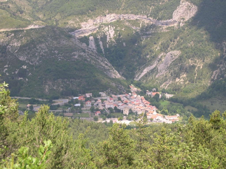 Village vu de Bane - La Beaume